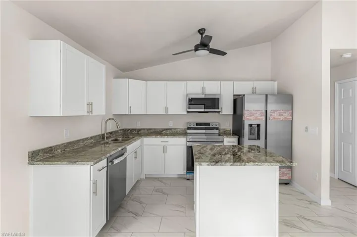 923 Ne 1st Ave, Cape Coral, Florida 33909