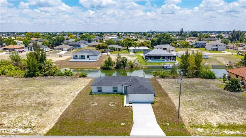 923 Ne 1st Ave, Cape Coral, Florida 33909
