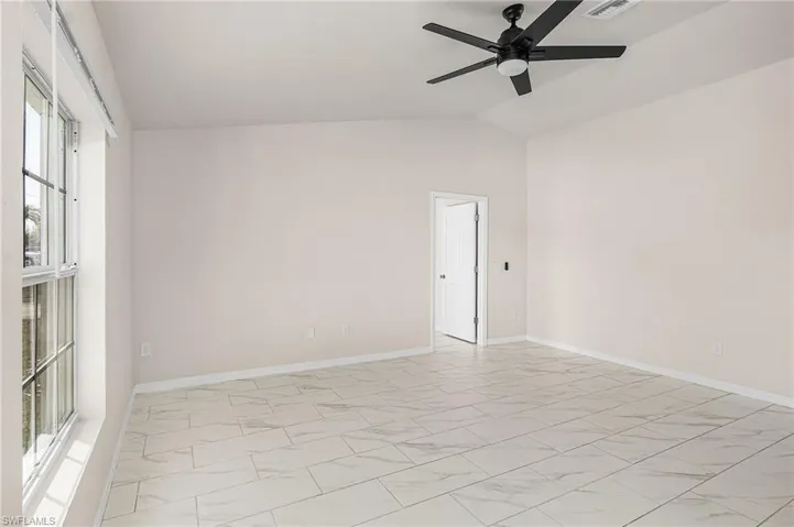 923 Ne 1st Ave, Cape Coral, Florida 33909