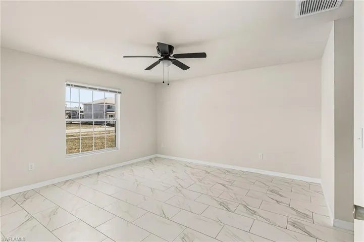 923 Ne 1st Ave, Cape Coral, Florida 33909