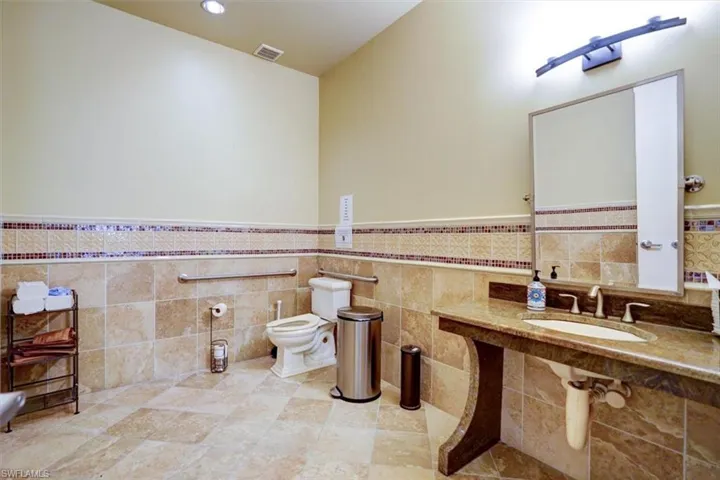 16121  Lee  RD, Fort Myers, FL 33912