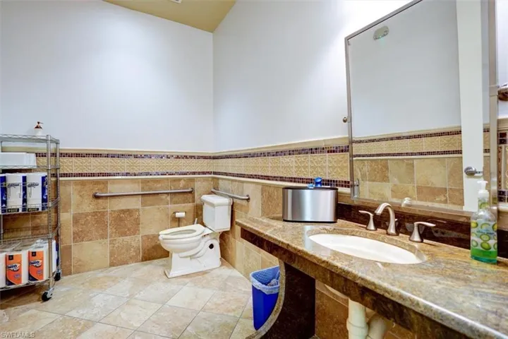 16121  Lee  RD, Fort Myers, FL 33912