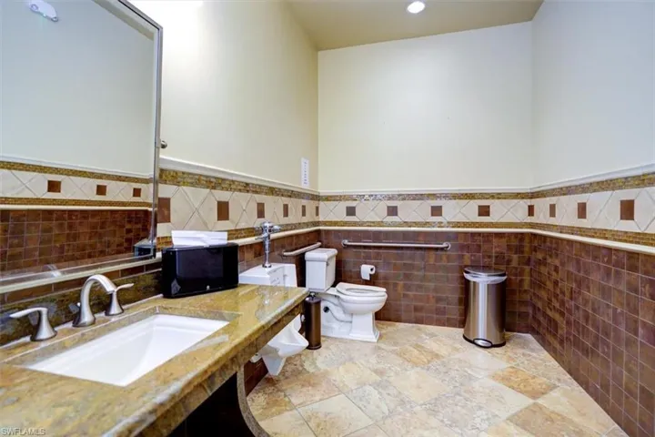 16121  Lee  RD, Fort Myers, FL 33912
