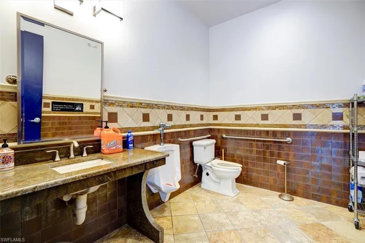 16121  Lee  RD, Fort Myers, FL 33912