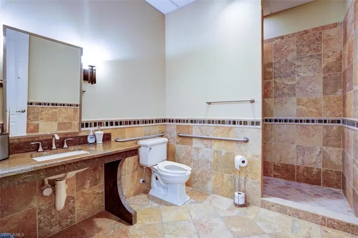 16121  Lee  RD, Fort Myers, FL 33912