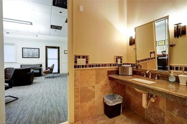 16121  Lee  RD, Fort Myers, FL 33912
