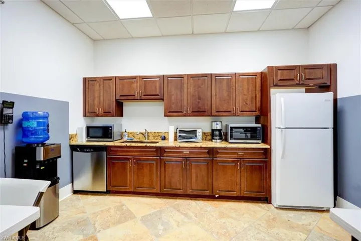16121  Lee  RD, Fort Myers, FL 33912