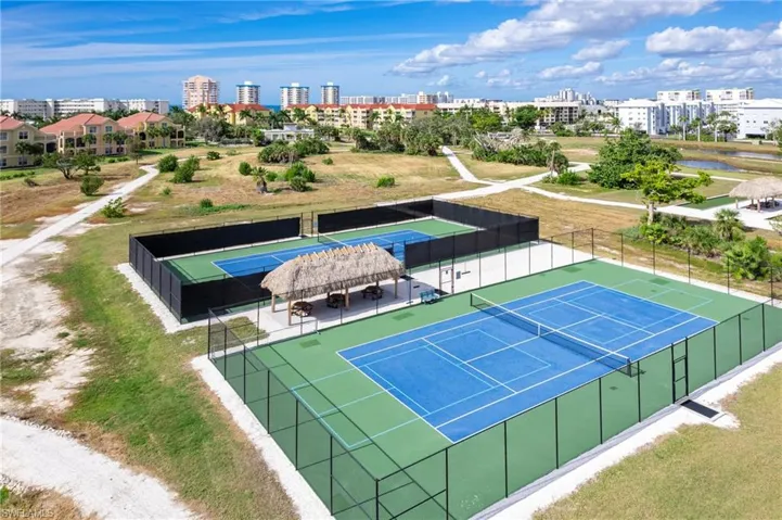 EBIA Bay Beach Commons member Tennis/Pickleball with Shaded Tiki Hut