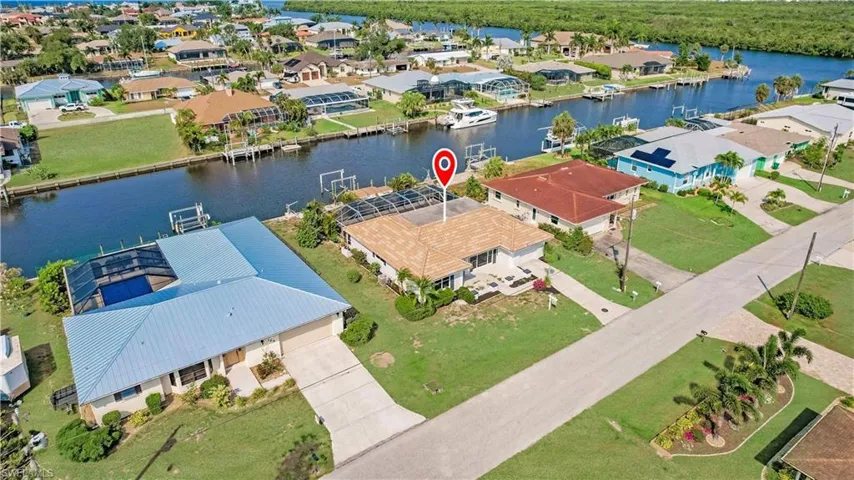 Birds eye view of property with a water view