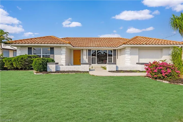 View of front facade with a garage and a front yard