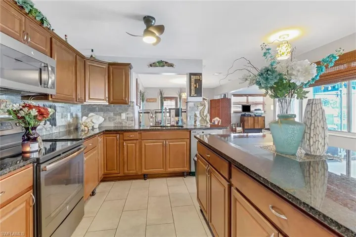 2709  Shelby  PKWY, Cape Coral, FL 33904