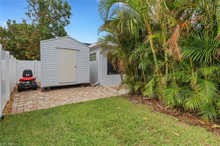 2709  Shelby  PKWY, Cape Coral, FL 33904