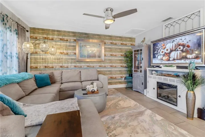 2709  Shelby  PKWY, Cape Coral, FL 33904