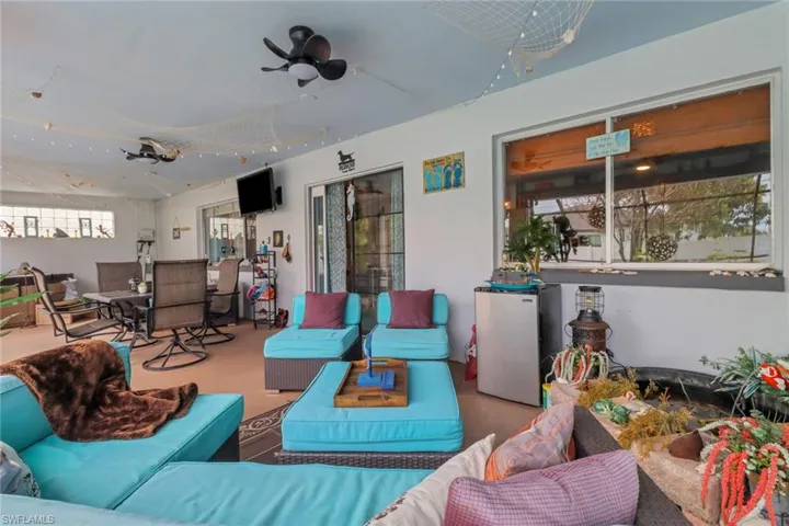 2709  Shelby  PKWY, Cape Coral, FL 33904