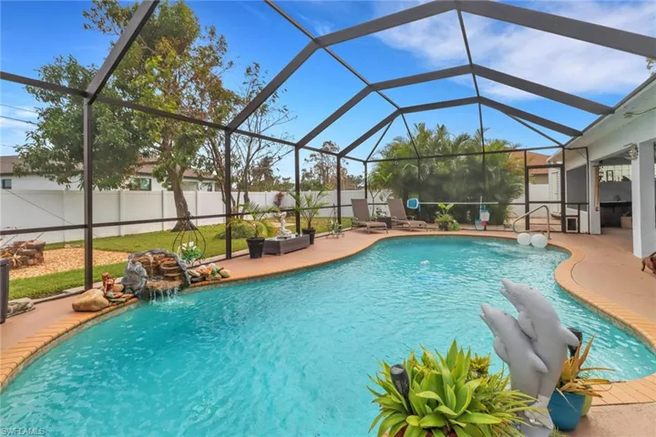 2709  Shelby  PKWY, Cape Coral, FL 33904
