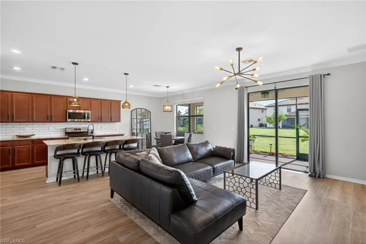 9452 Foxglove Ln, Naples, Florida 34120