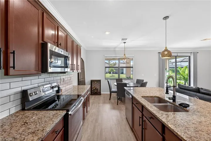 9452 Foxglove Ln, Naples, Florida 34120