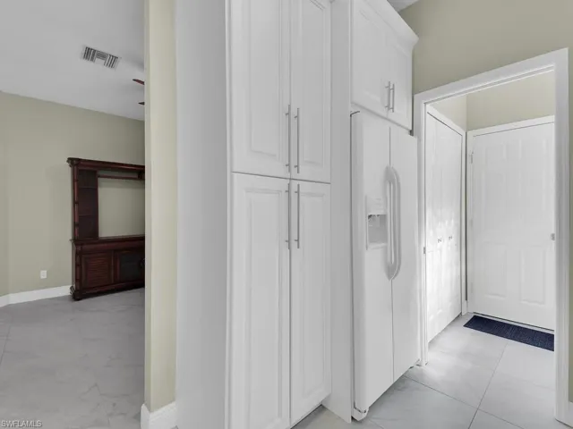 Kitchen w/ Pantry