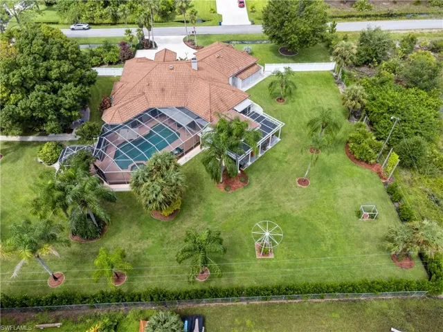 Birds eye view of property