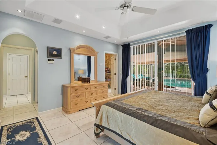 Guest suite with sliders to lanai