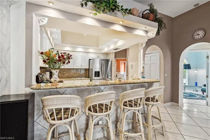 Breakfast bar/recessed lighting