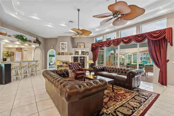 Great room with etched sliders to lanai