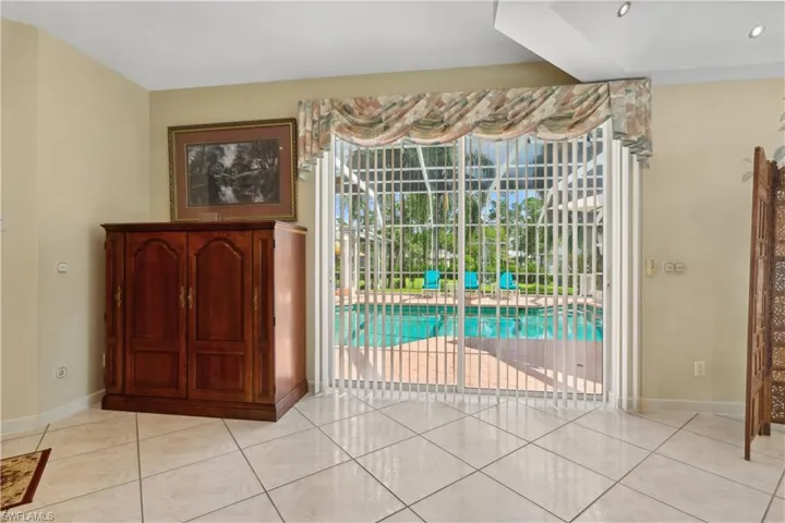 Owners' suite with sliders to lanai