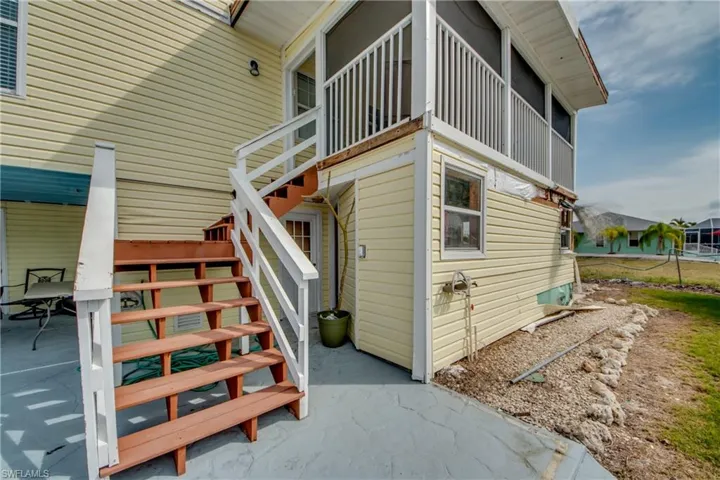 3579 Manatee DR, ST. JAMES CITY FL 33956
