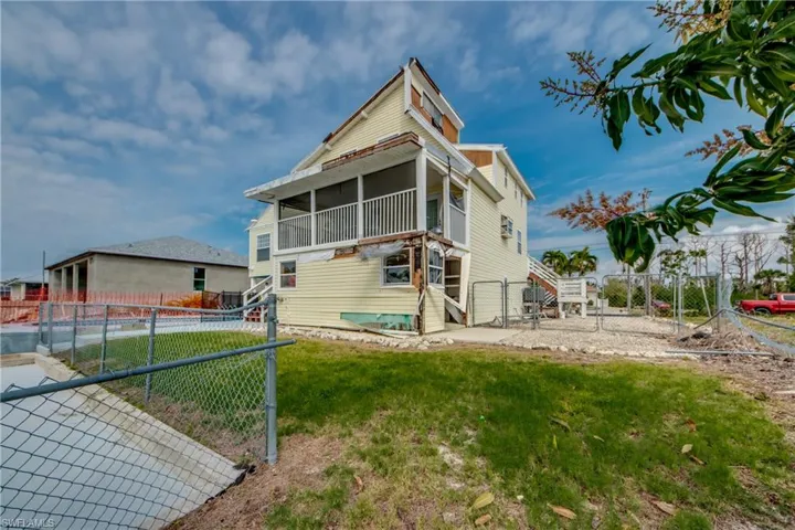 3579 Manatee DR, ST. JAMES CITY FL 33956