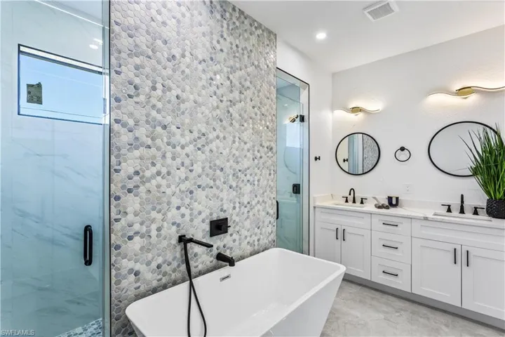 3318 Ne 13th Pl, Cape Coral, Florida 33909