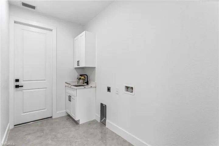 3318 Ne 13th Pl, Cape Coral, Florida 33909