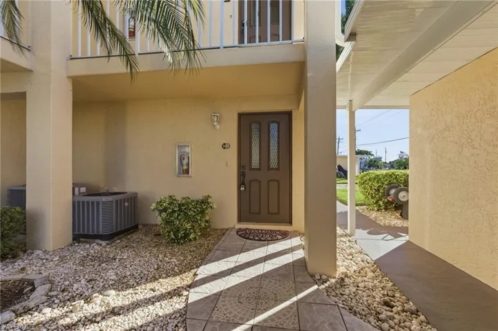 853 SE 46th  LN, Cape Coral, FL 33904