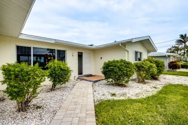 913 43rd TER, Cape Coral, FL 33904,224090746