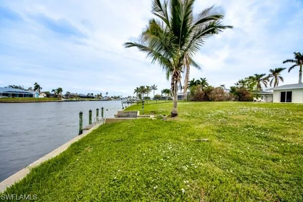913 43rd TER, Cape Coral, FL 33904,224090746