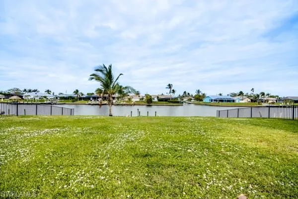 913 43rd TER, Cape Coral, FL 33904,224090746