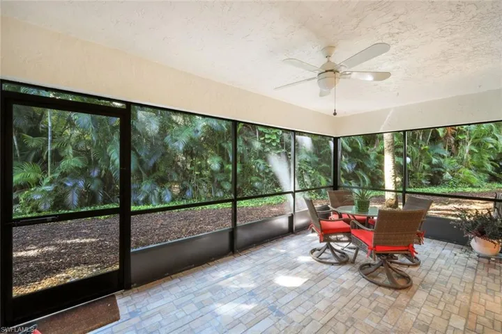 Large screened lanai with privacy