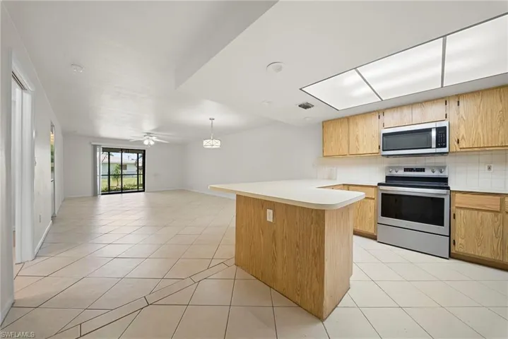 3917 Country Club Blvd 102, Cape Coral, Florida 33904