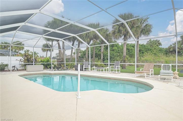 418 Glendale AVE, LEHIGH ACRES FL 33936