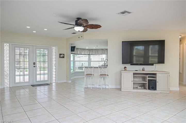 418 Glendale AVE, LEHIGH ACRES FL 33936