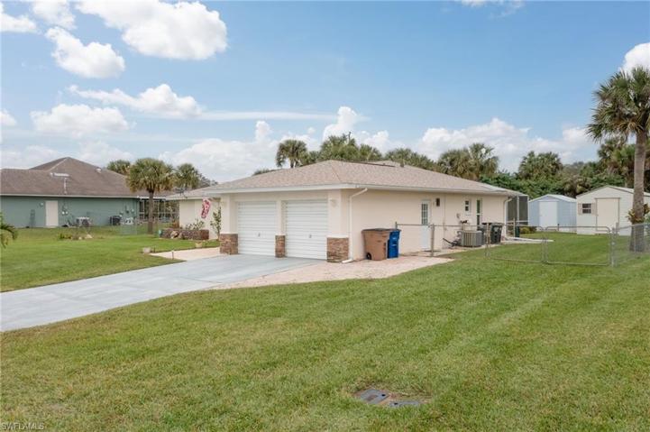 418 Glendale AVE, LEHIGH ACRES FL 33936