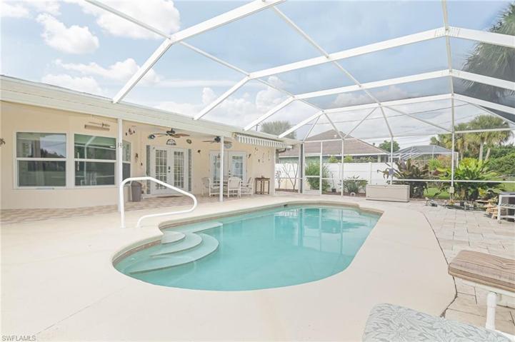 418 Glendale AVE, LEHIGH ACRES FL 33936