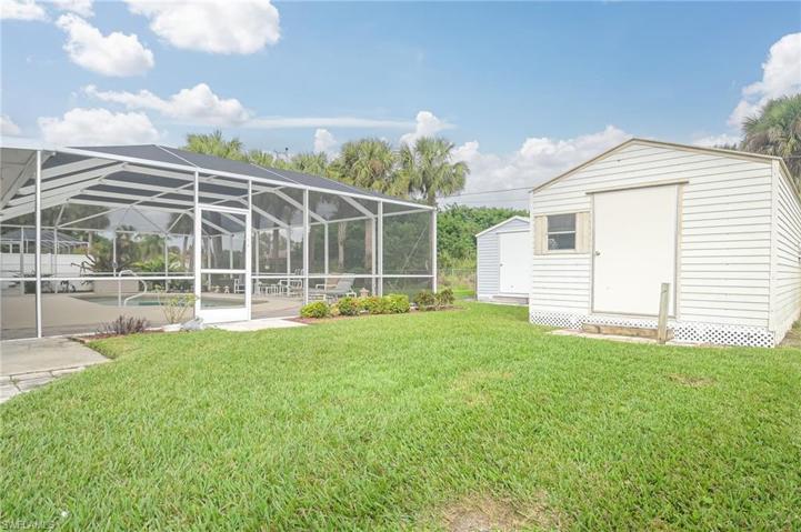 418 Glendale AVE, LEHIGH ACRES FL 33936