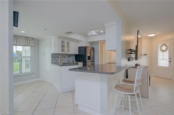 418 Glendale AVE, LEHIGH ACRES FL 33936