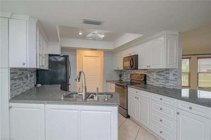 418 Glendale AVE, LEHIGH ACRES FL 33936