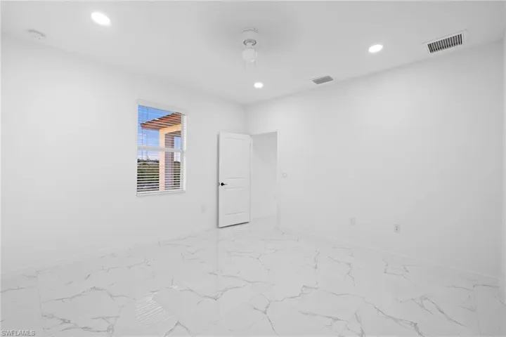2806  69th W ST, Lehigh Acres, FL 33971