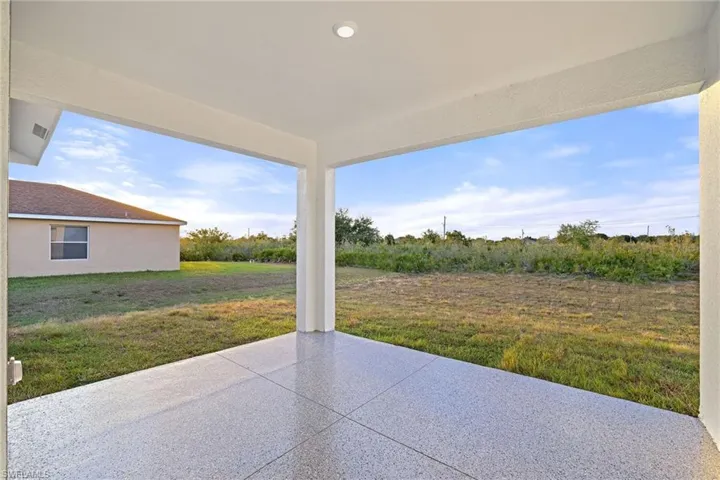 2806  69th W ST, Lehigh Acres, FL 33971
