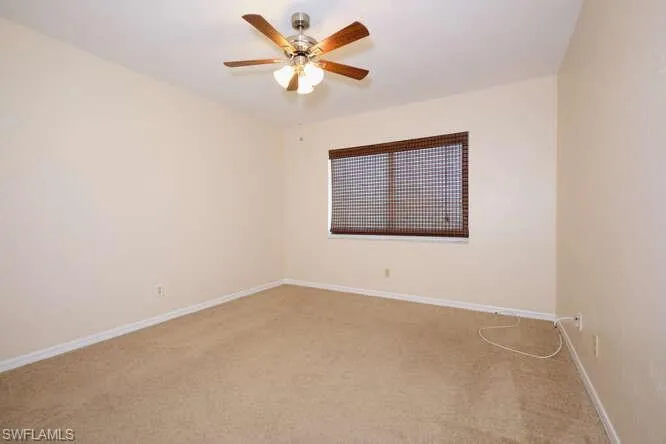 Unfurnished room featuring light carpet and ceiling fan