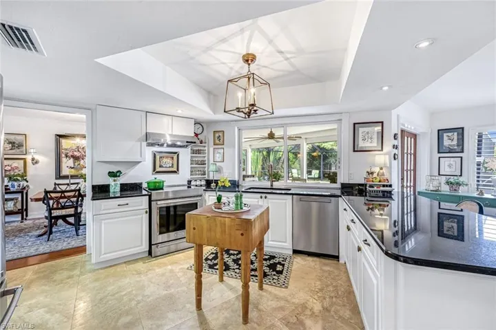 87  Burning Tree  DR, Naples, FL 34105