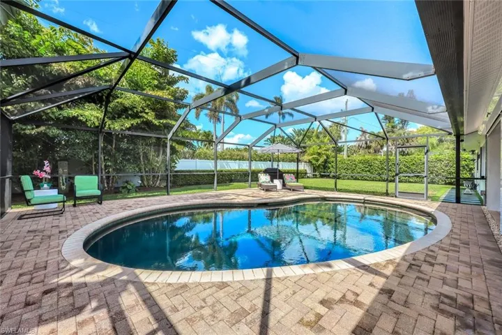 87  Burning Tree  DR, Naples, FL 34105
