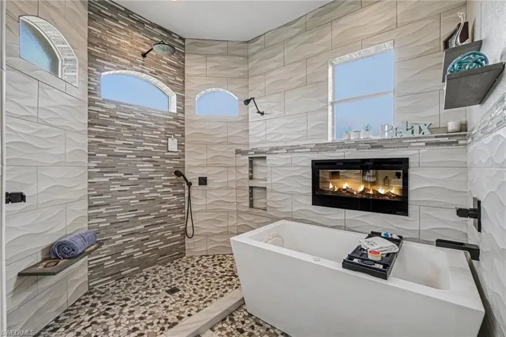 1833 Nw 7th Ave, Cape Coral, Florida 33993